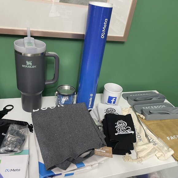 Facebook/Meta Tech and Swag Bundle - Picture 5 of 6